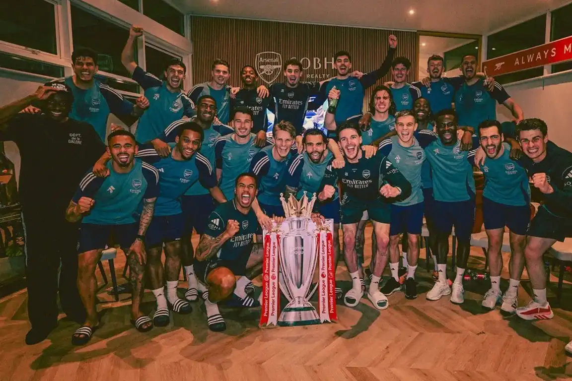 Selebrasi pemain Arsenal usai memastikan gelar juara Premier League 2026