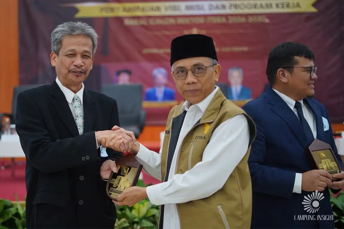 Prof Elfahmi saat ditetapkan sebagai Rektor Itera periode 2026-2030