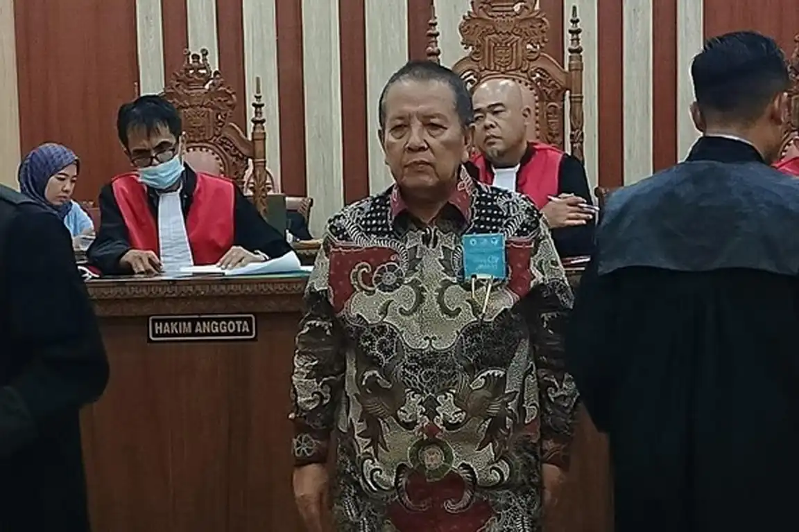 Mantan Gubernur Lampung Arinal Djunaidi saat menghadiri sidang praperadilan di PN Tanjungkarang terkait kasus korupsi dana PI 10 persen PT LEB.