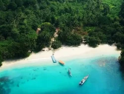 Pantai Teluk Hantu Pesawaran, Surga Tersembunyi dengan Sunrise dan Moonrise yang Memukau