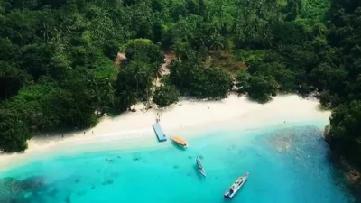 Pantai Teluk Hantu Pesawaran