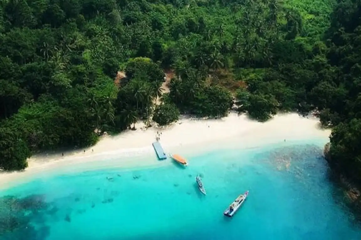 Pantai Teluk Hantu Pesawaran