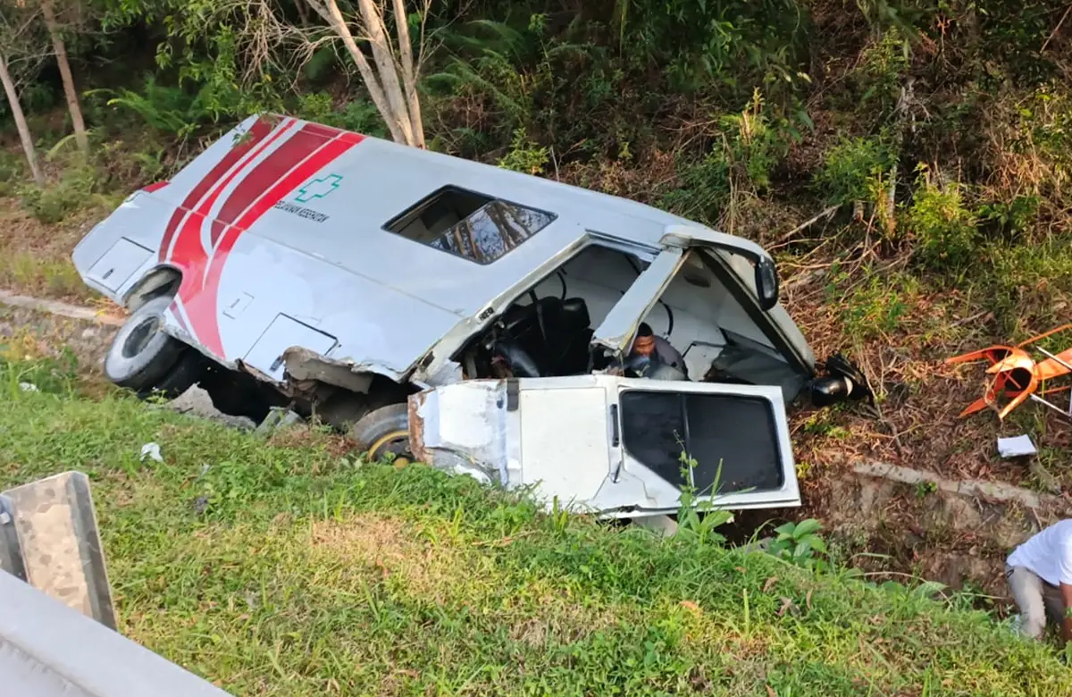 Kecelakaan di Tol Bakter KM 69, Mobil MCU Ditabrak Innova, Tiga Orang Luka