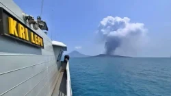 Pemantauan Langsung Aktivitas Gunung Anak Krakatau dari KRI Lepu-861