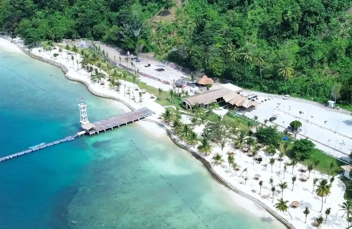 Kyokko Beach Lampung di Pesawaran dengan konsep beach club modern