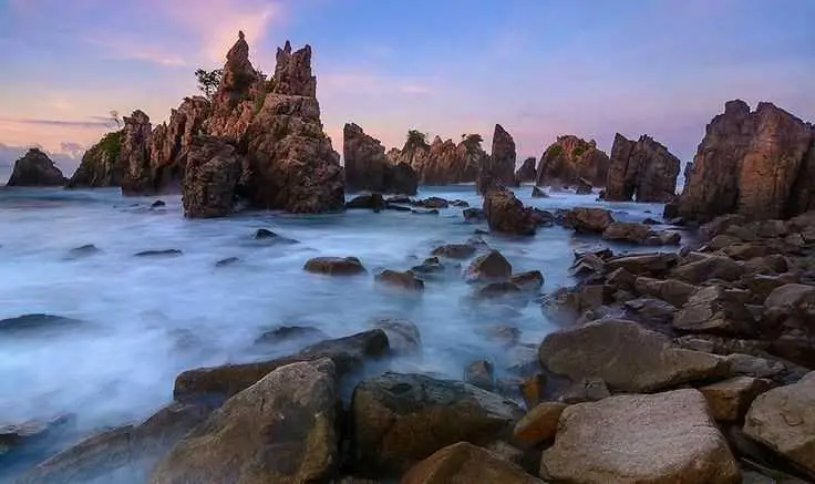 Pantai Gigi Hiu Lampung