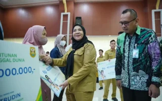 Penyerahan kepesertaan BPJS Ketenagakerjaan bagi pekerja di Bandar Lampung