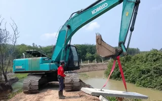 Pembangunan tanggul mitigasi konflik gajah di Way Kambas capai 82%.