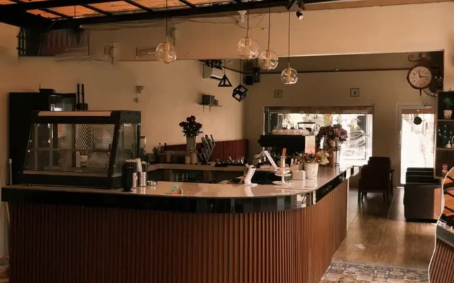 Lumora Coffee and Eatery Metro, Cafe Estetik dan Nyaman