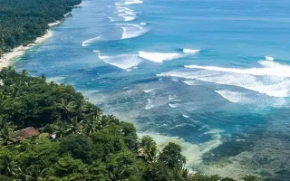 Pantai Walur Pesisir Barat Lampung dengan hamparan pasir dan panorama laut